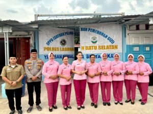Berbagi Berkah Ramadan, SPPG 1 Kemala Bhayangkari Labusel dan Polsek Kampung Rakyat Bagi Takjil ke Pengendara Berbagi Berkah Ramadan, SPPG 1 Kemala Bhayangkari Labusel dan Polsek Kampung Rakyat Bagi Takjil ke Pengendara