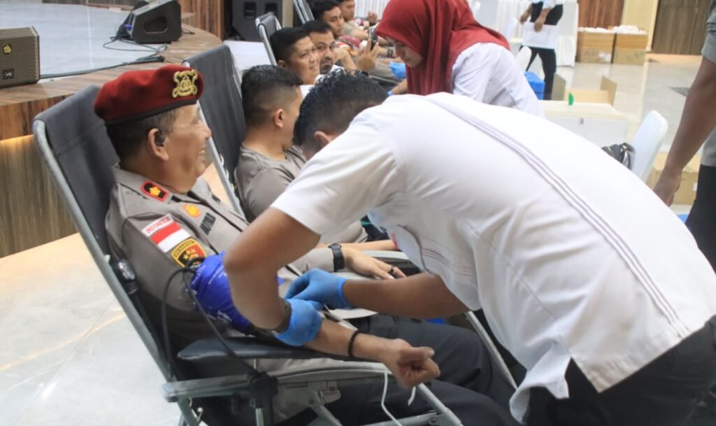 Polda Aceh Perkuat Ketahanan Stok Darah Banda Aceh Melalui Aksi Donor Massal Polda Aceh Perkuat Ketahanan Stok Darah Banda Aceh Melalui Aksi Donor Massal
