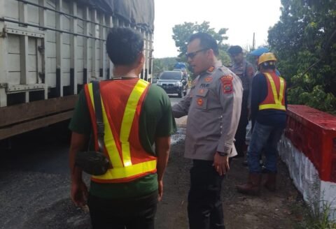 Polsek Kotapinang Sulap Jembatan Titi Kembar Jadi Mulus, Wujud Nyata Program Jembatan Merah Putih