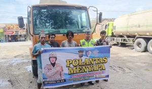 Polantas Menyapa Polres Labusel Sentuhan Humanis Satlantas Polres Labusel: Program Polantas Menyapa Sasar Para Sopir di Sosopan