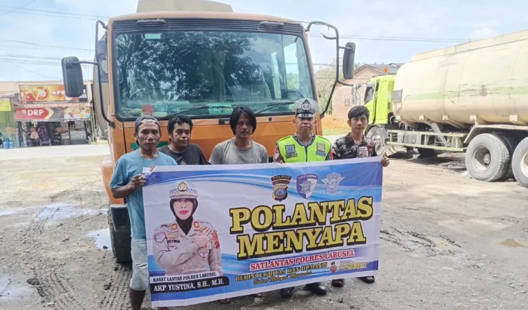 Sentuhan Humanis Satlantas Polres Labusel: Program Polantas Menyapa Sasar Para Sopir di Sosopan