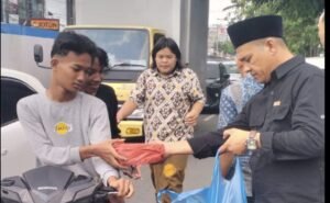GRIB Jaya Medan Bagikan Nasi Kotak DPC GRIB Jaya Medan dan PAC Petisah Sukses Salurkan Ratusan Paket Jumat Berkah