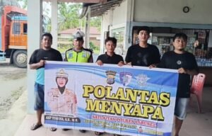Polantas Polres Labusel Edukasi Pengemudi Pendekatan Humanis, Satlantas Polres Labusel Ingatkan Pengemudi Prioritaskan Keselamatan Jalan