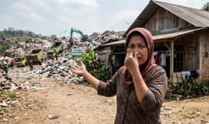 Dihantui Bau Menyengat, Warga Terdampak Operasional TPA Sampah Desa Mulai Angkat Bicara