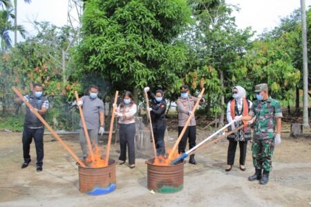 Komitmen Berantas Kejahatan, Cabjari Tigabinanga Musnahkan Ratusan Gram Narkotika dan Sajam
