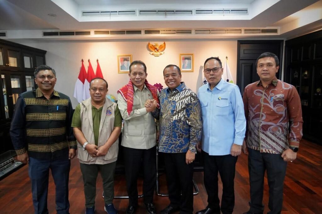 Bupati Karo Temui Menteri Koperasi Perkuat Sinergi dengan Pusat, Bupati Karo Temui Menteri Koperasi Bahas Modernisasi Ekosistem Komoditas Lokal dan Pertanian Hortikultura
