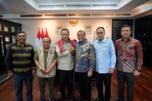 Bupati Karo Temui Menteri Koperasi Perkuat Sinergi dengan Pusat, Bupati Karo Temui Menteri Koperasi Bahas Modernisasi Ekosistem Komoditas Lokal dan Pertanian Hortikultura