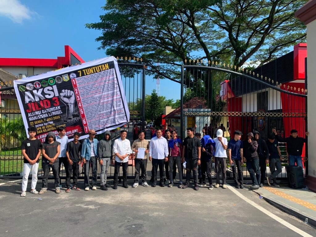 Aliansi Mahasiswa Labusel Seruduk Kajatisu dan Poldasu, Desak Usut Dugaan Gurita Korupsi Bupati dan Jual Beli Jabatan Aliansi Mahasiswa Labusel Seruduk Kajatisu dan Poldasu, Desak Usut Dugaan Gurita Korupsi Bupati dan Jual Beli Jabatan