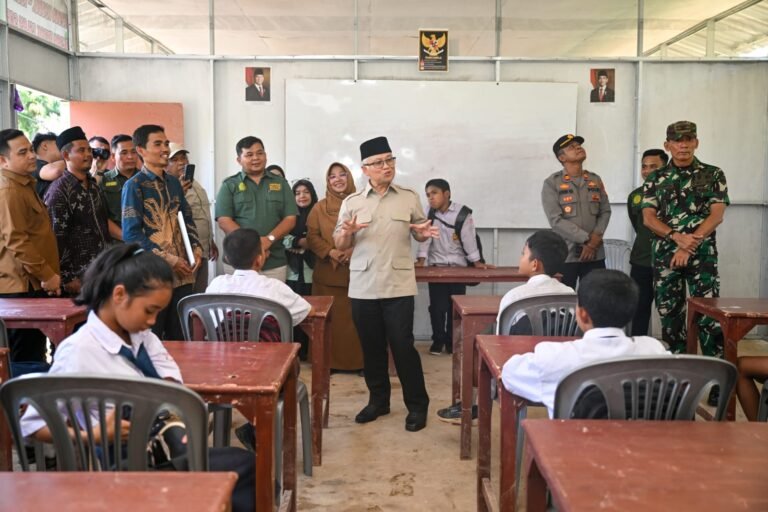 Wamen Dikdasmen-Ketum PP PERSIS Resmikan Kelas Darurat Sekolah Banjir Tapteng