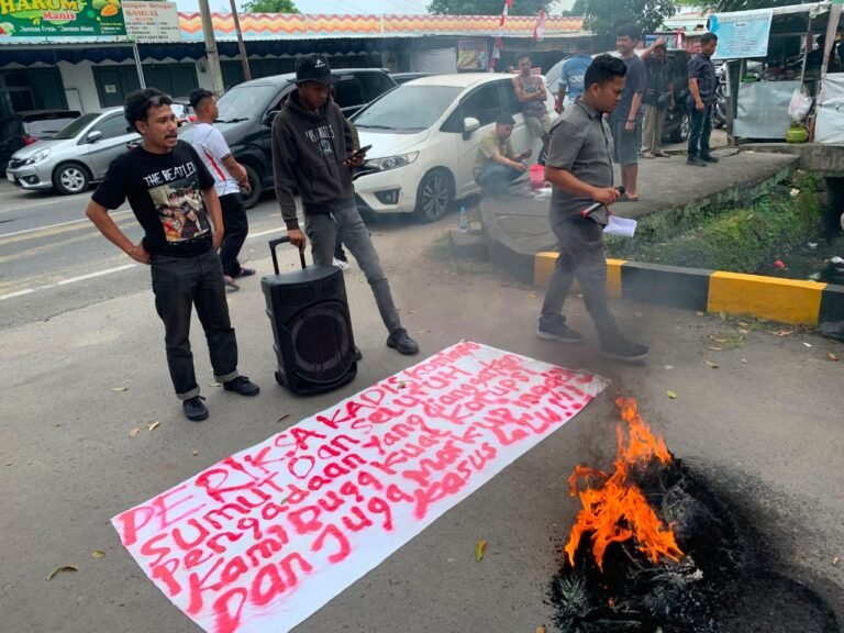 Heboh Pejabat dan ASN Kominfo Sumut Diduga Joget Saat Massa FKKSU Demo Soal Anggaran