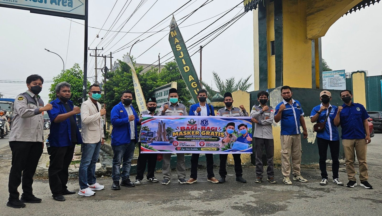 Dampak Karhutla Memburuk, Pemuda Muhammadiyah dan GAMKI Labuhanbatu Turun Jalan Bagikan 1.000 Masker